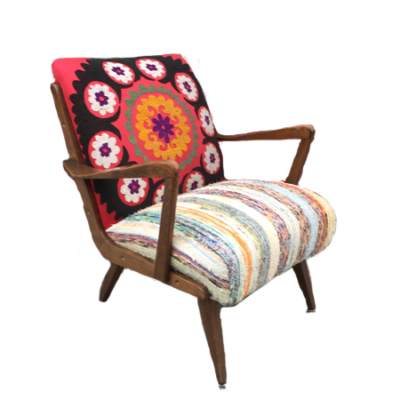 Vintage Fauteul mit Suzani Stickerei und Kelim, neu tapeziert und gepolstert.
