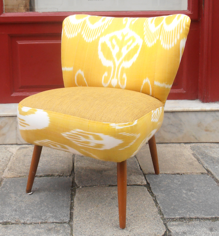 Vintage Clubchair mit Ikat und Samt